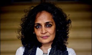 Arundhati Roy racisme